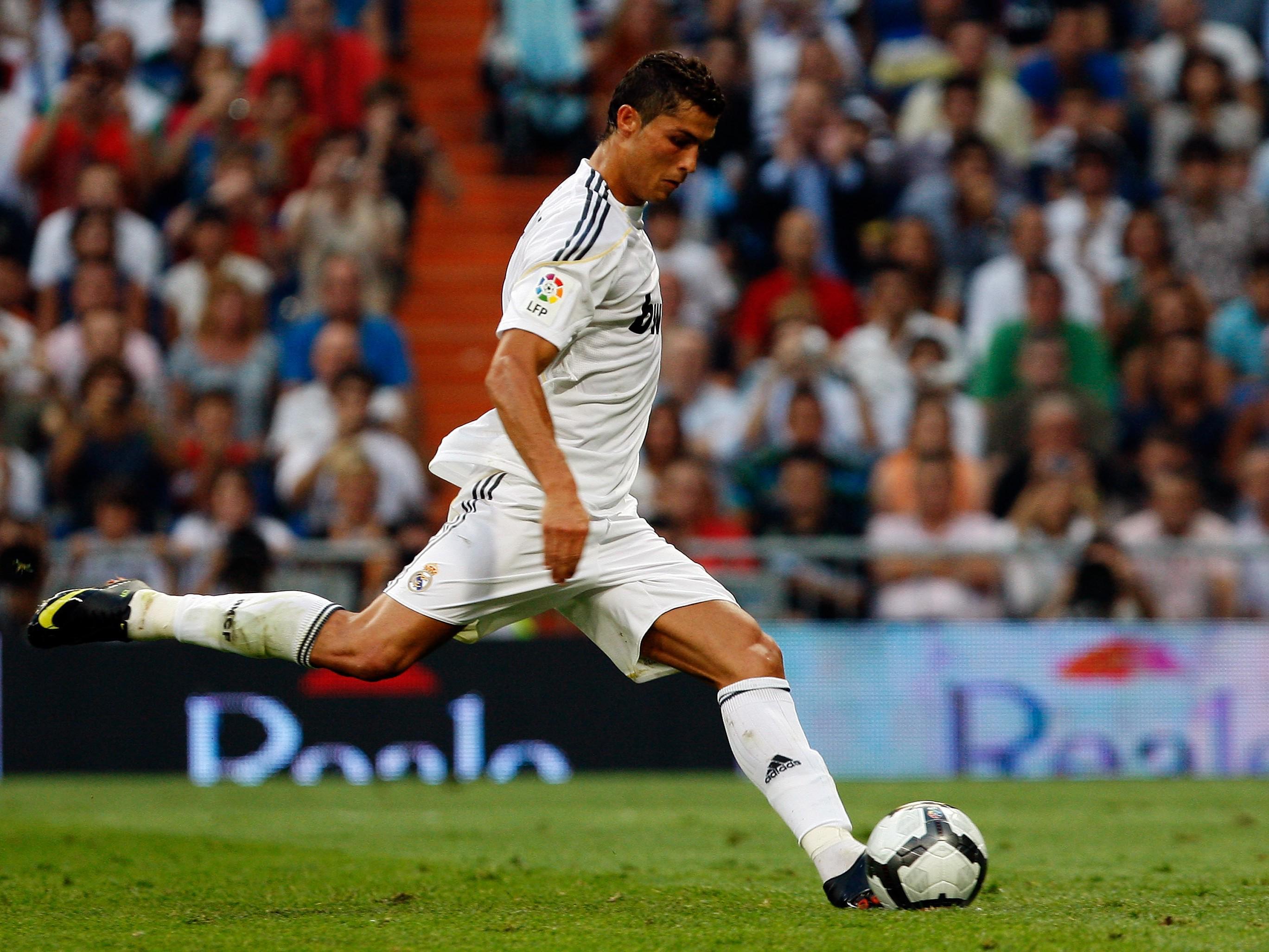 开云体育下载-谁是欧冠赛场上的任意球大师？攻入10球以上仅三人，C罗独占鳌头