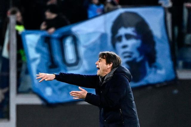 Antonio-Conte-Napoli-fans.jpg
