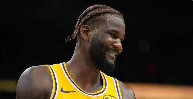 开云官网-软如面条！艾顿首秀攻防惨淡 800万也不值？