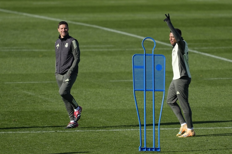 开云体育APP下载-队报：阿隆索无法接受失利，游说姆巴佩带伤出战，建议打封闭被拒