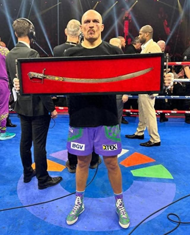 开云体育下载-接洽小胖鲁伊兹？这不过是乌西克给卡巴耶尔的压价手段|奥列克桑德尔·乌西克|安迪·鲁伊兹|阿吉特·卡巴耶尔|卫冕战|小安迪·鲁伊兹_新浪体育_新浪新闻