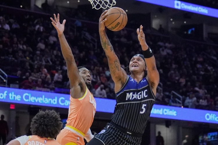 开云体育入口-周三竞彩篮球强档：骑士战绩判若两人 魔术势头凶猛