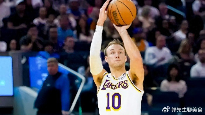 开云APP-湖人捡到宝了!50.3%三分射手改写紫金军团命运，东契奇喊“多投”|肯纳德|洛杉矶湖人队|卢卡-东契奇|卢克-肯纳德|卢克·肯纳德_新浪体育_新浪新闻